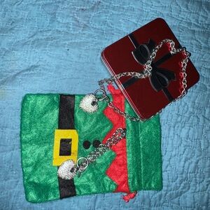 Beautiful set silver heart and chain with chain bracket with heart set!